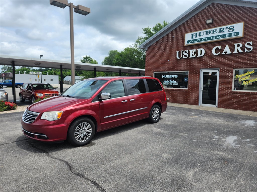 2014 Chrysler Town & Country Touring-L's photo