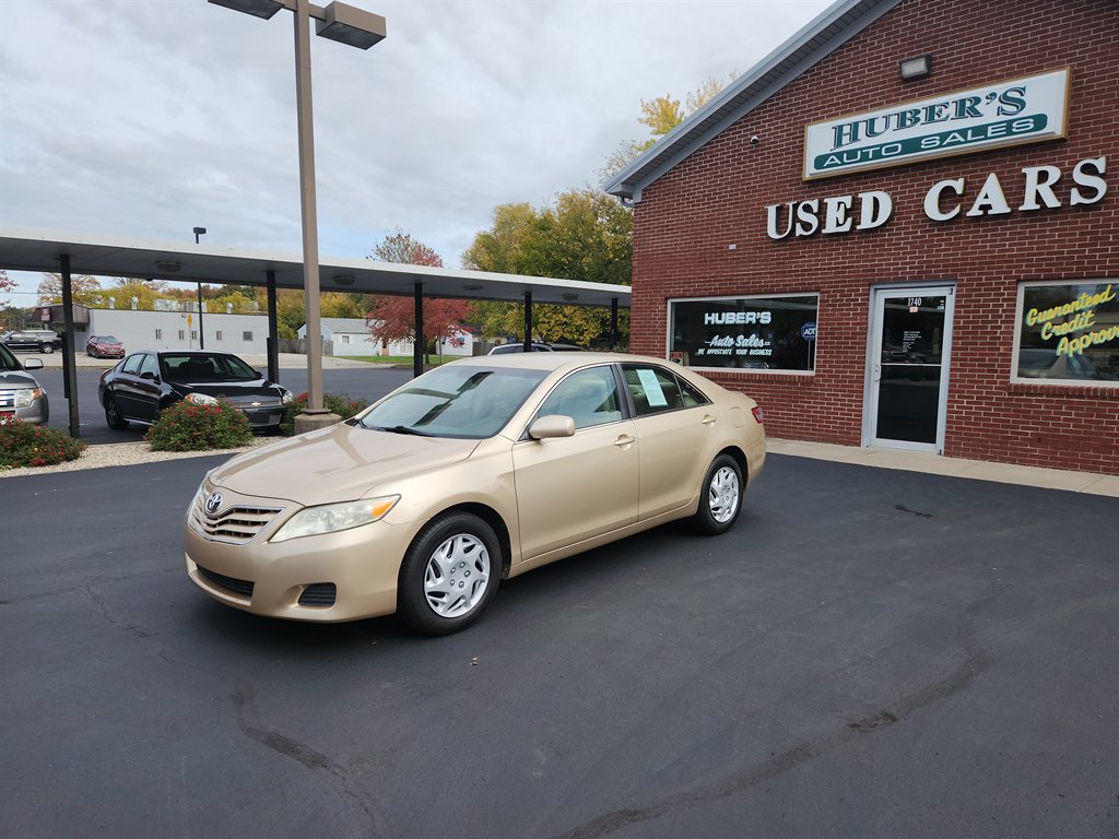 2011 Toyota Camry LE's photo